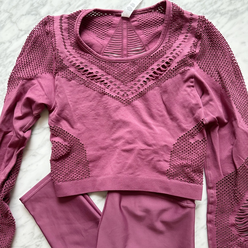 Alo Yoga Open Air Mesh Long Sleeve Crop Top in Mulberry. Size medium. Worn once